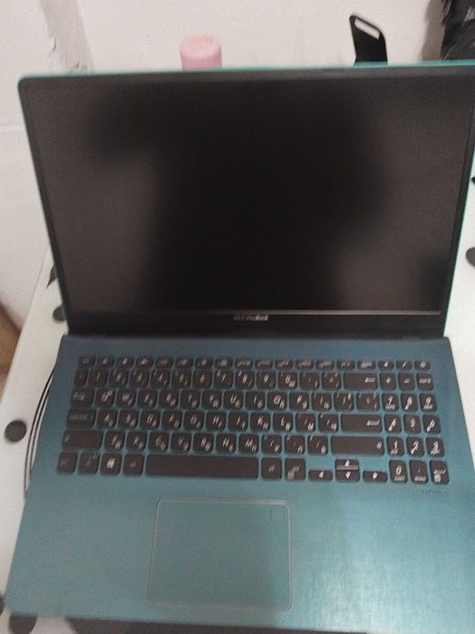 Лаптоп Asus vivobook