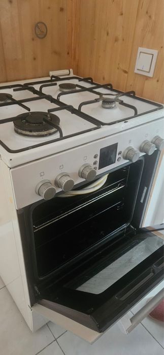 Продам газ плиту