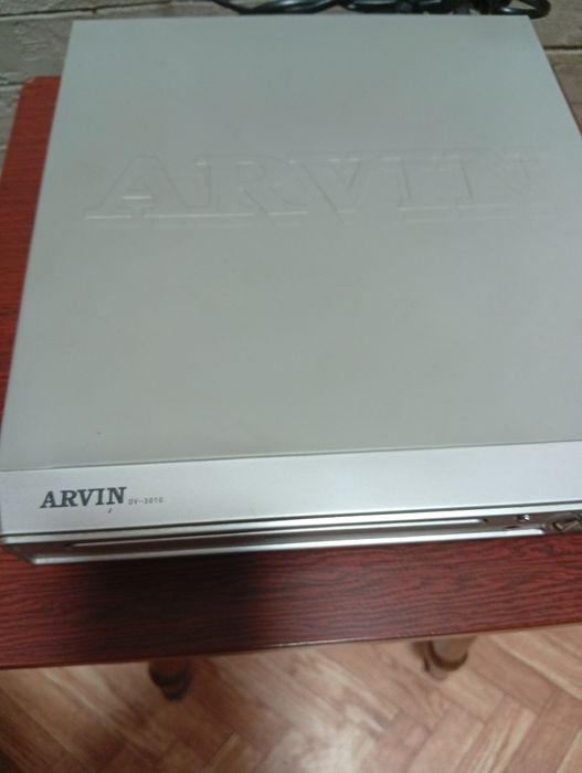 DVD player с пультом.