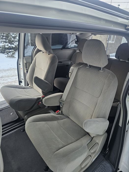 Продам Toyota Sienna