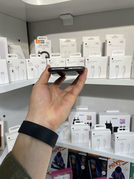 iPhone11  64 gb