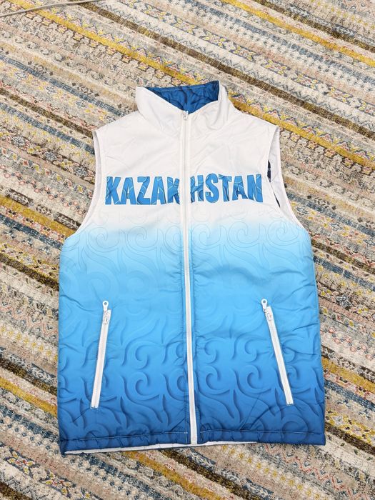 Безрукавка Qazaqstan от магазина CHAMPION.KAZ