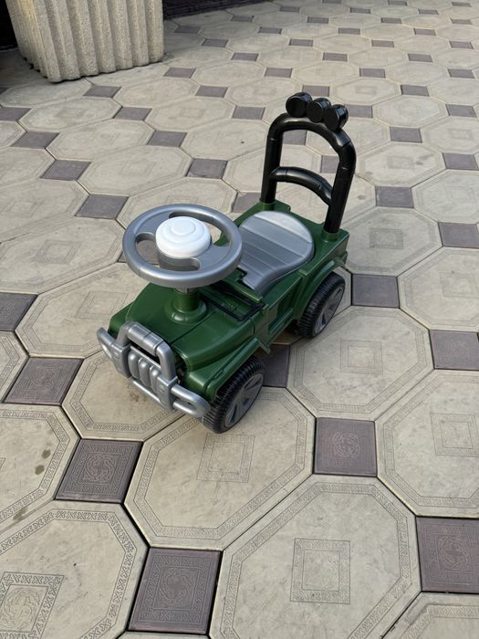 Детская машинка-толокар