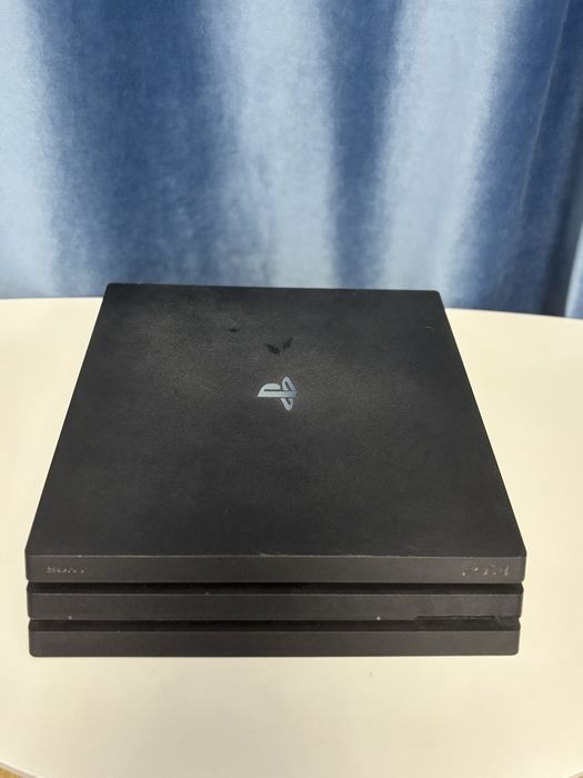 Ps4 pro. un .tb.