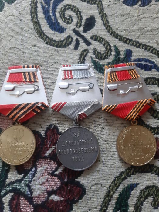 Продам значки в идеальном состоянии