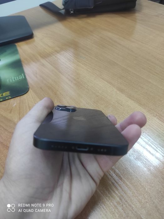 Продам iPhone 13 в хорошем состоянии