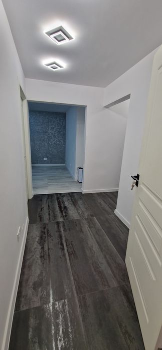 Vând apartament 4 camere decomandat !!