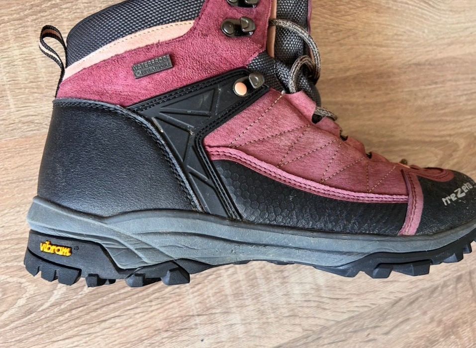 Туристически обувки с Vibram