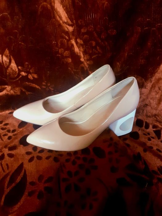 Срочно продам туфли