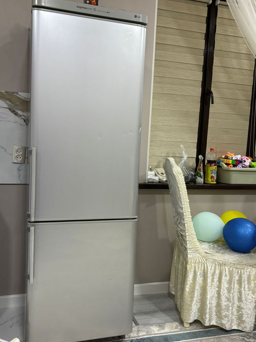 Продам Холодильник LG