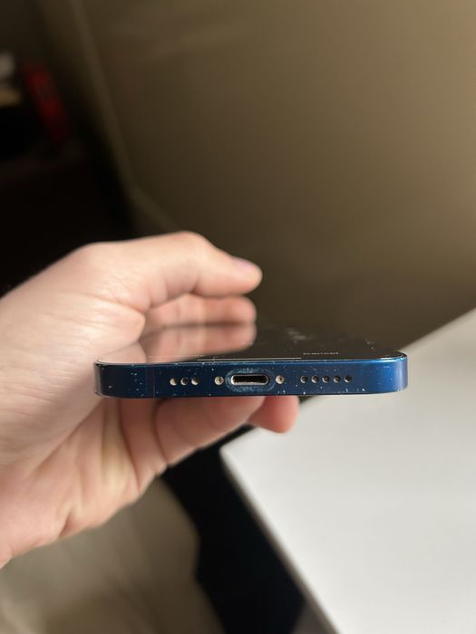 Iphone 12 с повреда