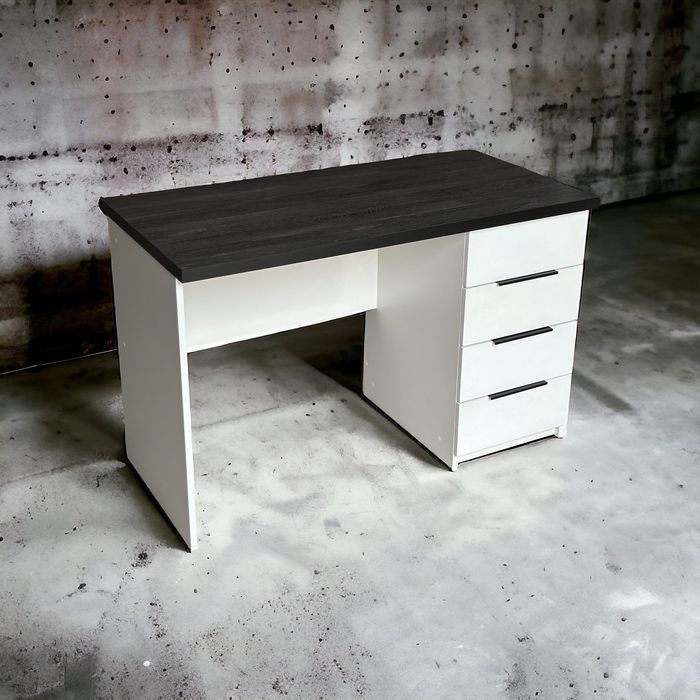 Столы рабочие, письменные в наличии.