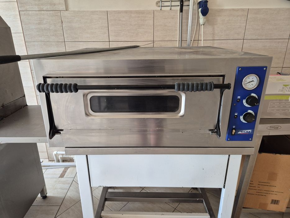 Se vinde scaune tapitate lemn masiv,, cuptor pizza,gratar electric ,masina sigilat boluri si tavi,friteuza electrica 2 cuve!