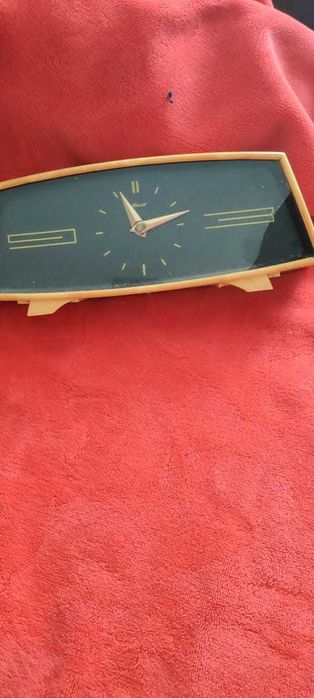 Часы настольные продам
