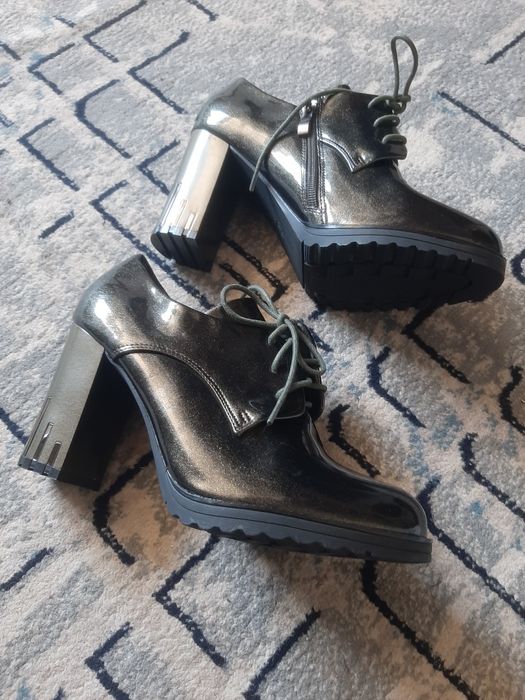 Туфли женские на шнурках