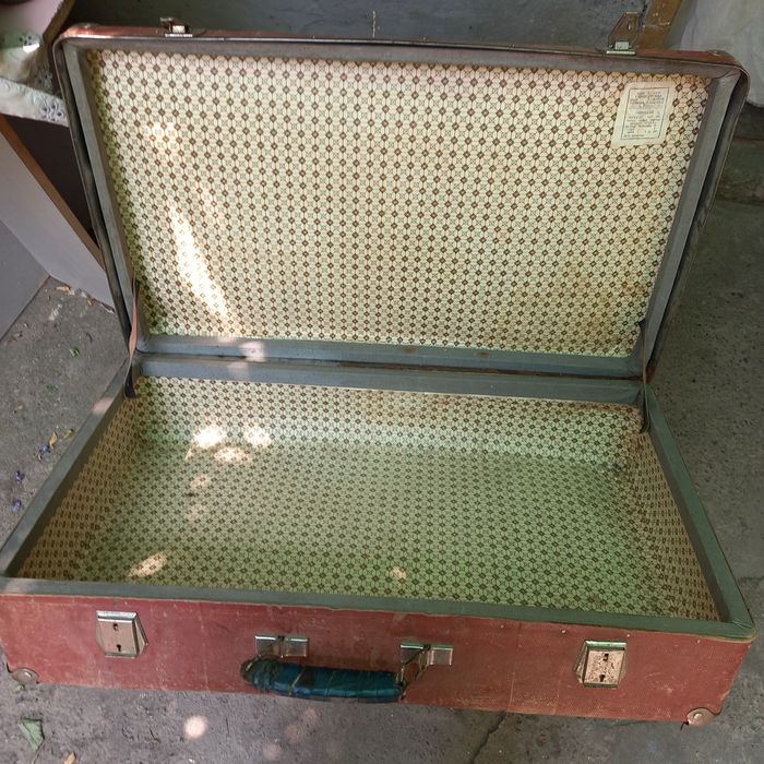 Продаётся чемодан