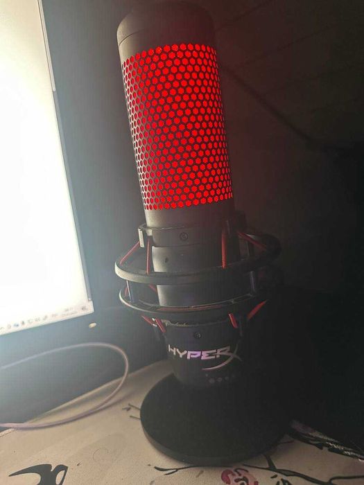 HyperX Quadcast микрофон