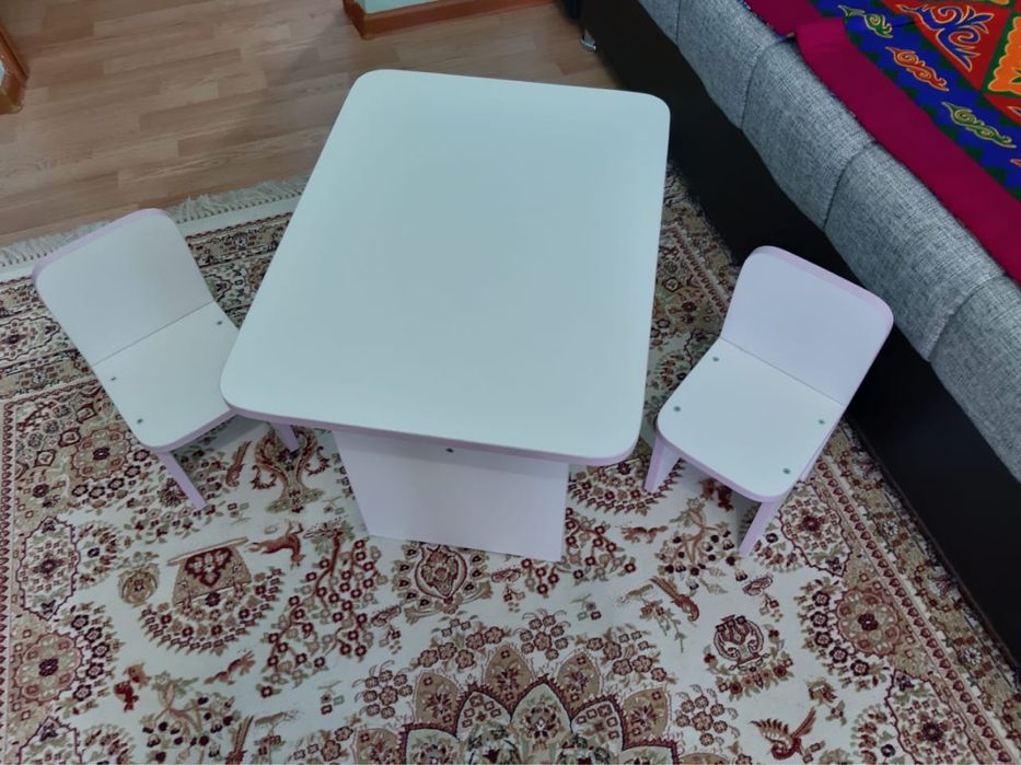 Детский стол со стульями