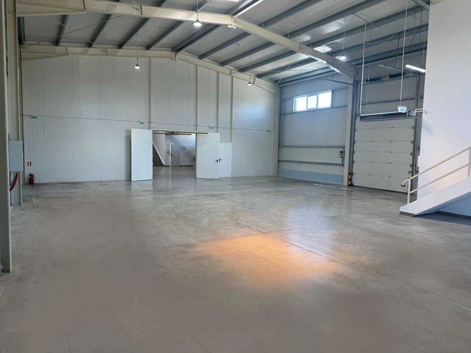 De inchiriat depozit / hala / birouri /  Craiova 300mp