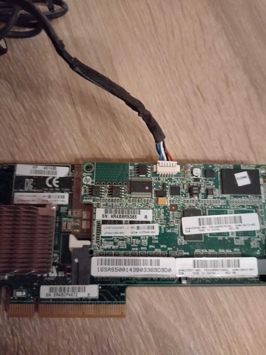 Продавам оригинален HP 633537-001 Smart Array P222 RAID контролер
