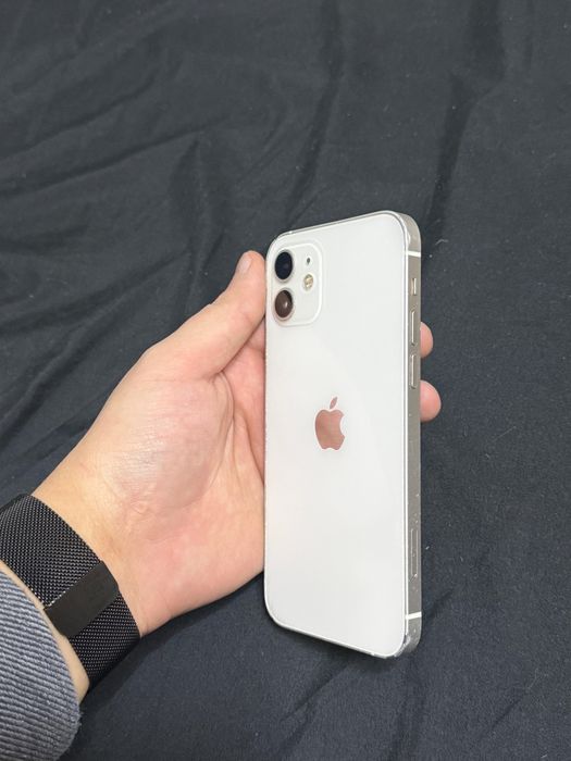Продам Iphone 12 айфон