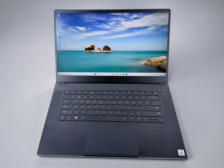 Razer Blade 15.6" Full HD 300Hz Intel Core i7-10875H 32GB DDR4 512GB SSD RTX 2080 Super Max-Q Геймърски лаптоп