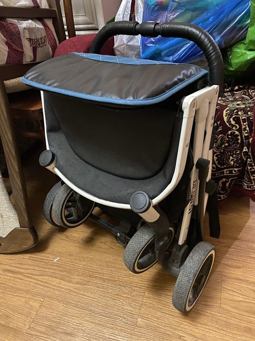 Продам прогулочную детскую коляску