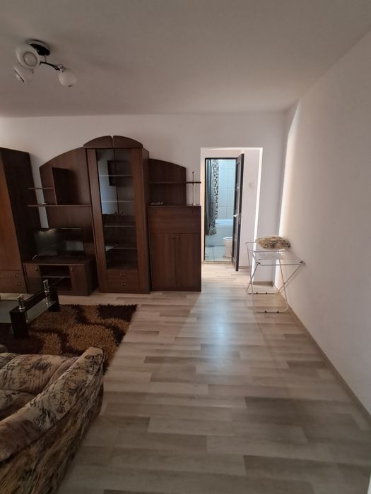 De închiriat apartament 2 camere  și loc de parcare în zona Fortuna