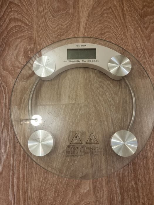 Продам весы напольные.