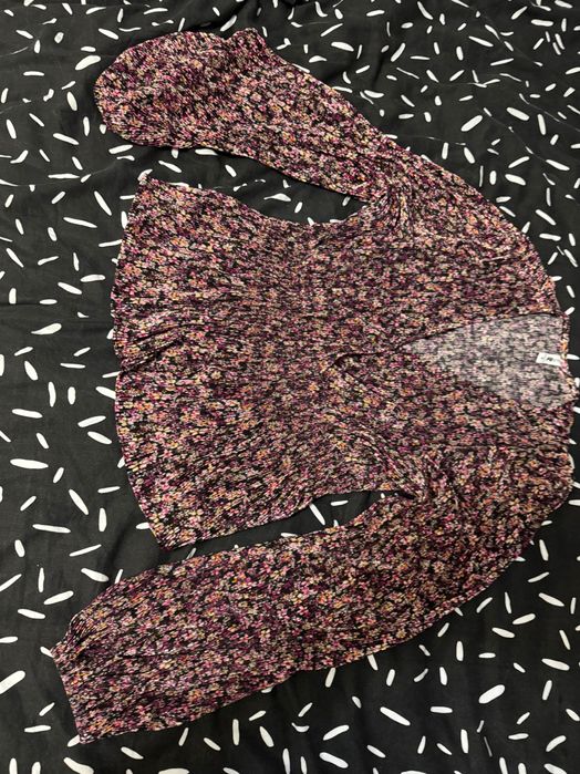 Блузка на цветя и