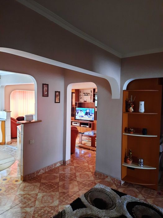 Vand apartament 4 camere zona centrala