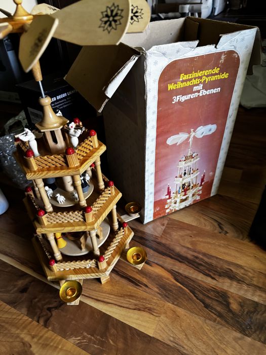 Piramida craciun figurina craciun 3 etaje