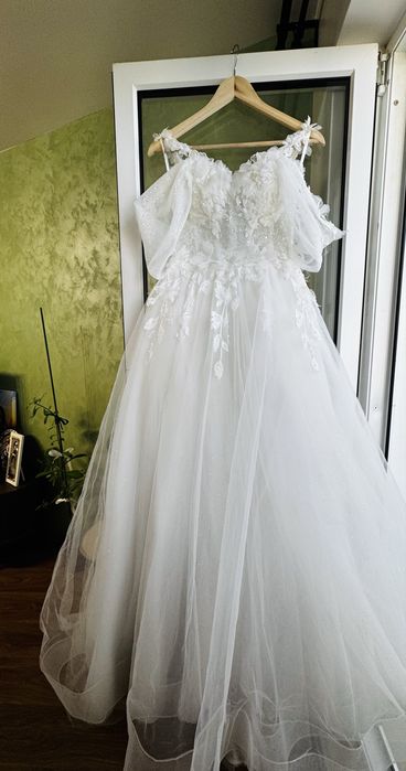 Vand rochie de mireasa
