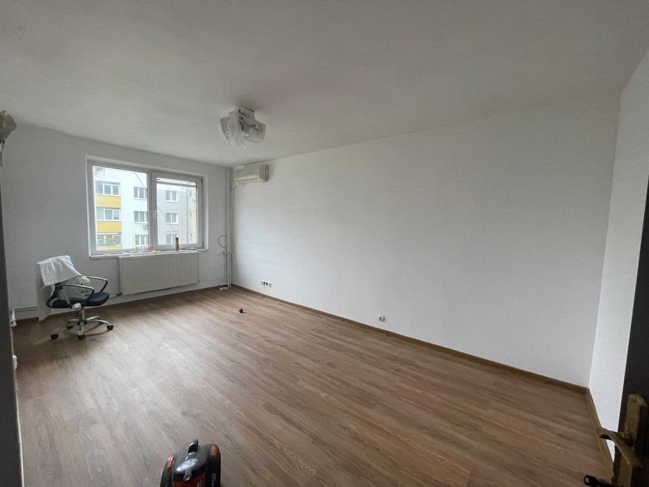 Particular vand aprtament 3 camere 7/8 zona Margeanului