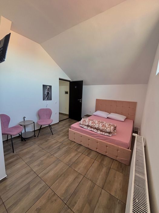 Inchiriez camera cu baie proprie în regim hotelier