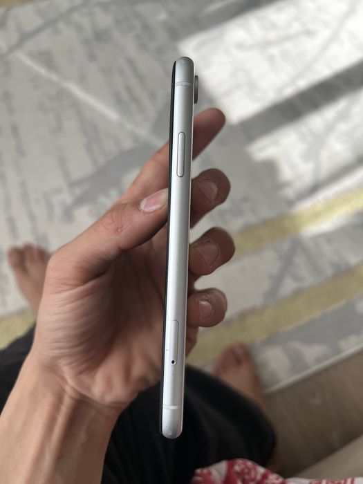 Продам Iphone  XR  в отличном состоянии