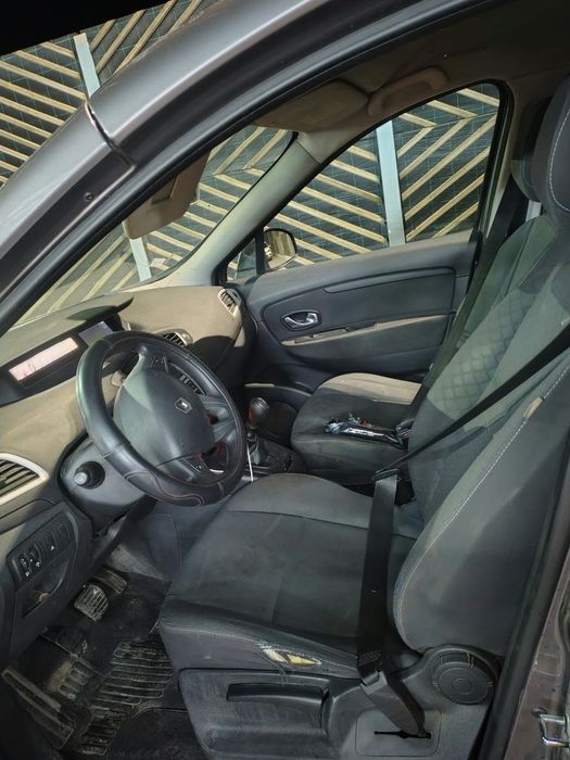 Vand Renault Scenic 1.5dci An 2009 7 locuri