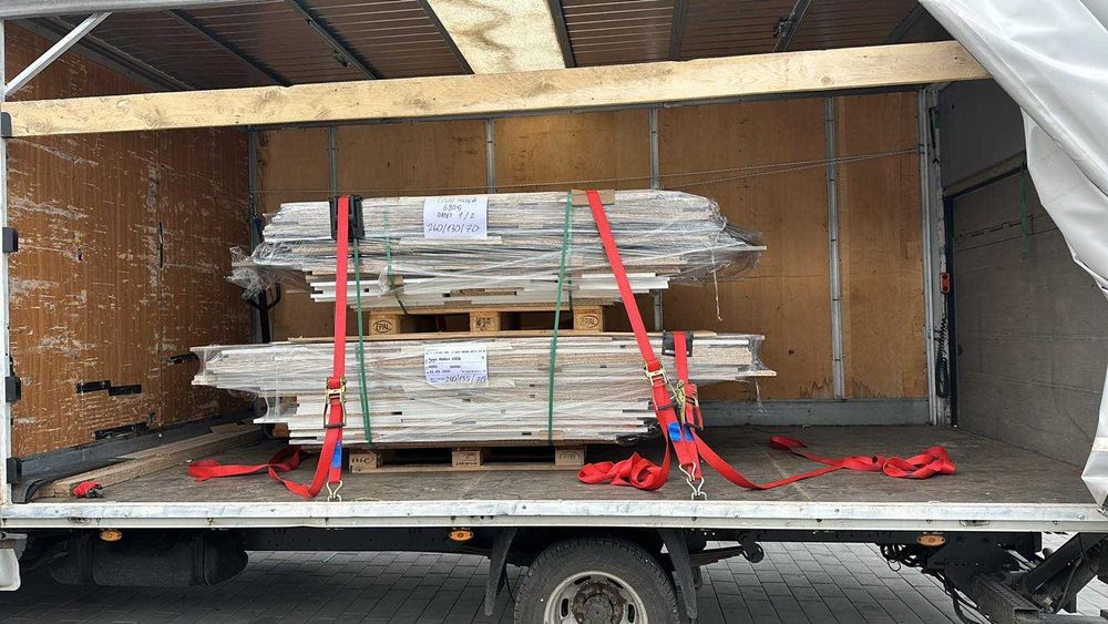 Голям бус с падащ борд - транспортни услуги