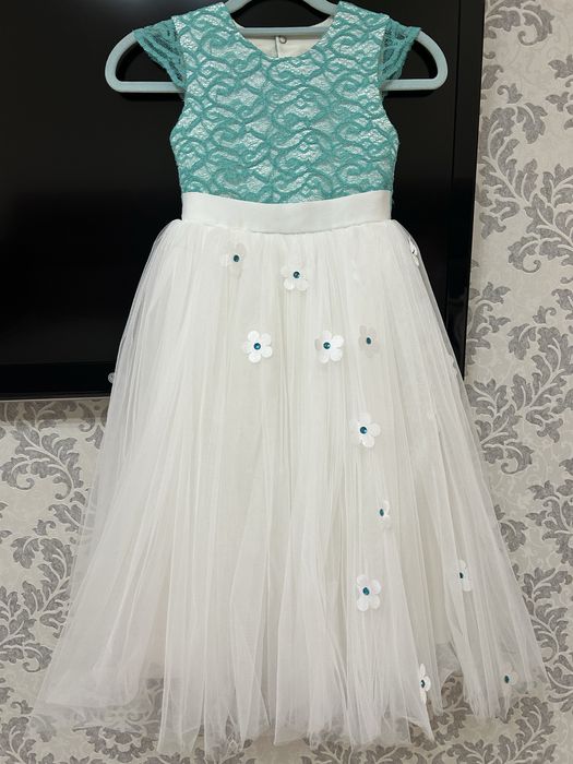 Продам платье на вырускной для девочки