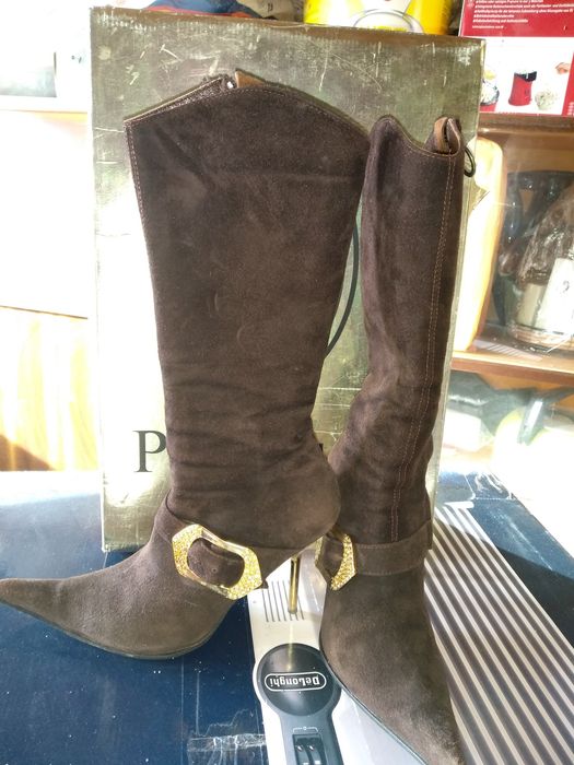 Продавам ботуши.