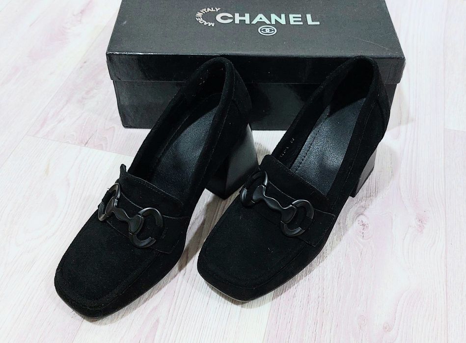 Замшевые новые туфли