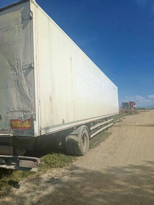 Semiremorca BOX WEKA