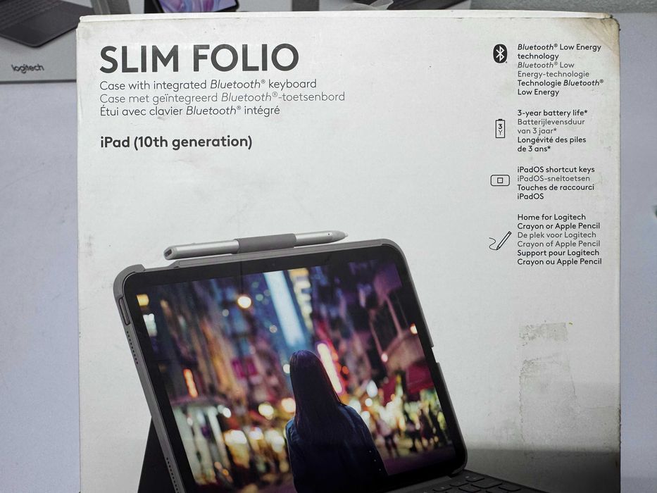 Клавиатура - Logitech Slim Folio for iPad 10th Gen