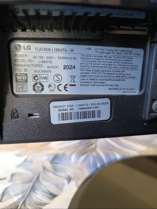 Монитор LG L196WTQ-SF със кабели .Намира се в Габрово.