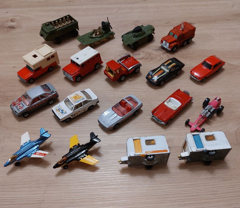 Модели на колички мачбокс 
matchbox Made in England
