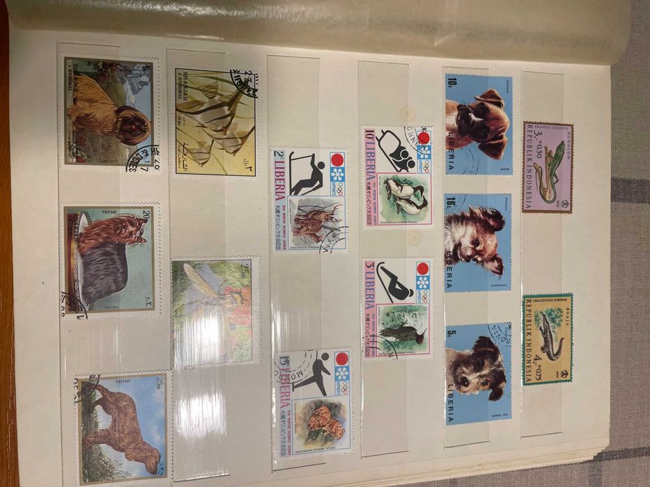 Vand clasor cu timbre straine si romanesti.