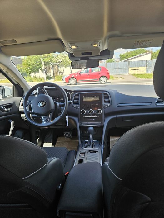 Vând renault megane4 sedan 2025