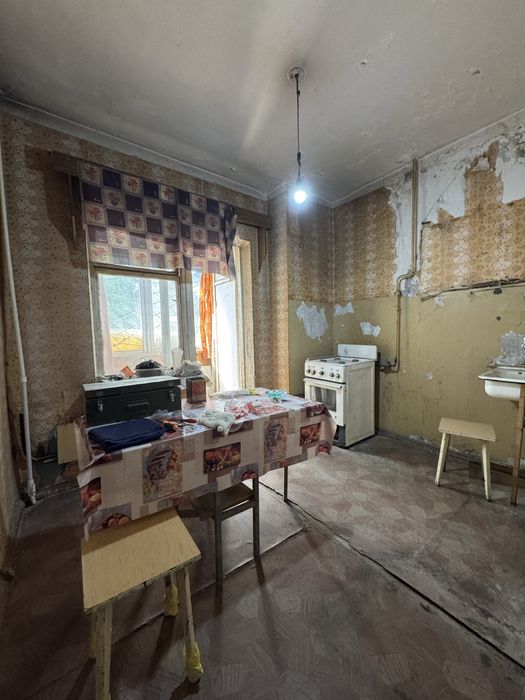 Продается 2/1/5 Юнусабад 19 вдоль дороге. Удобно под любой  офис