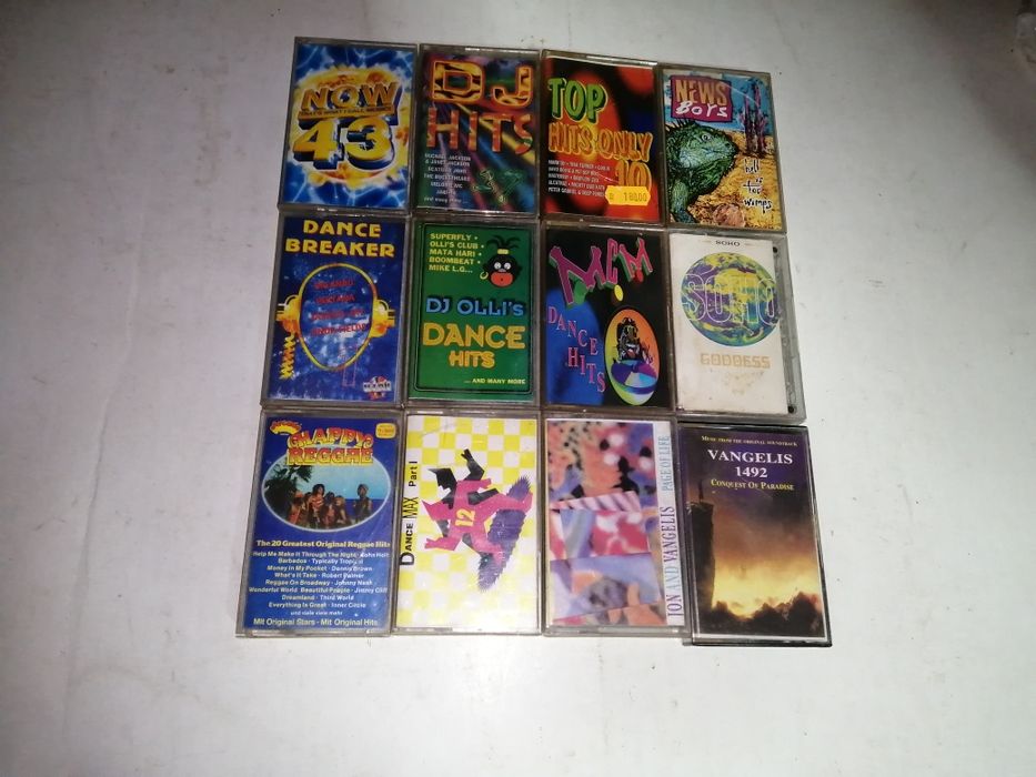 Аудио касети с различни изпълнители