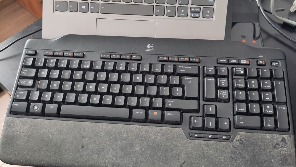 Stand laptop și tastatură Logitech Alto Cordless